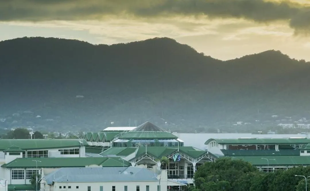 Inn Cairns-1